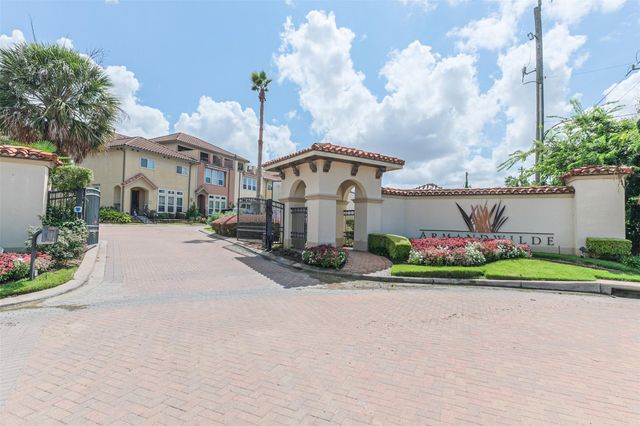 9 Laurelwood Drive, Pasadena, TX 77058