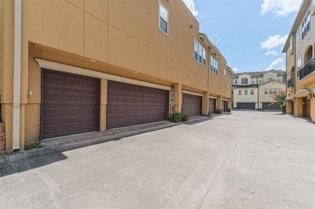 9 Laurelwood Drive, Pasadena, TX 77058