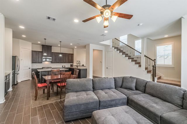 9 Laurelwood Drive, Pasadena, TX 77058