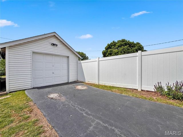 2330 Lynch Avenue, Granite City, IL 62040