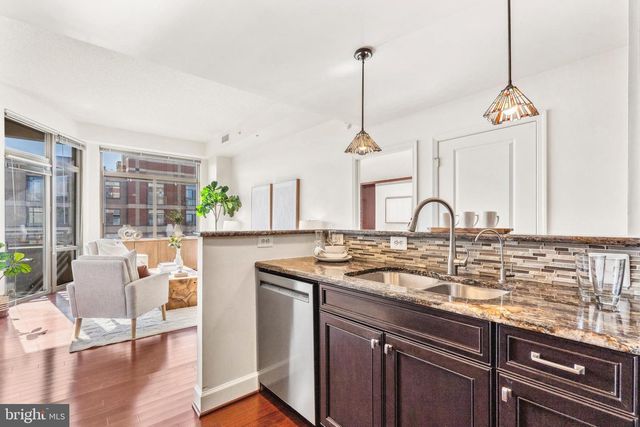 3650 S GLEBE RD #1050, Arlington, VA 22202