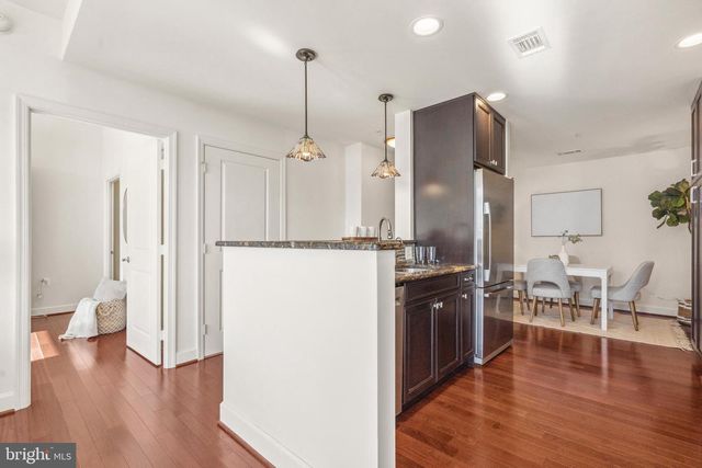 3650 S GLEBE RD #1050, Arlington, VA 22202