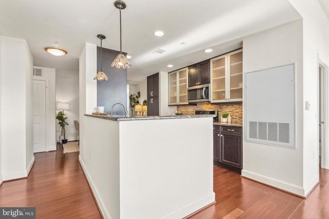 3650 S GLEBE RD #1050, Arlington, VA 22202