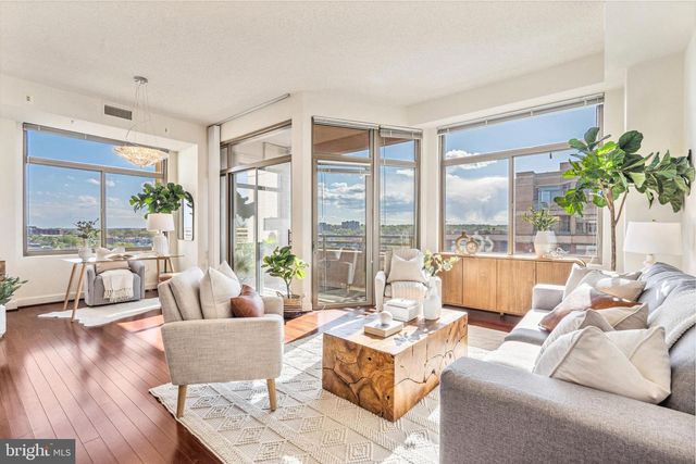 3650 S GLEBE RD #1050, Arlington, VA 22202