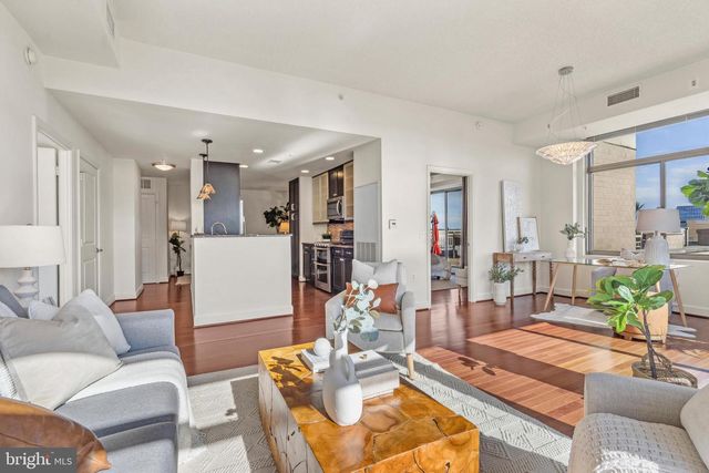 3650 S GLEBE RD #1050, Arlington, VA 22202