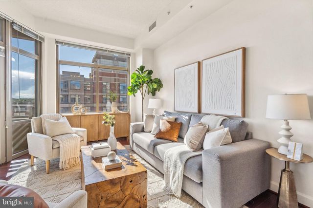 3650 S GLEBE RD #1050, Arlington, VA 22202