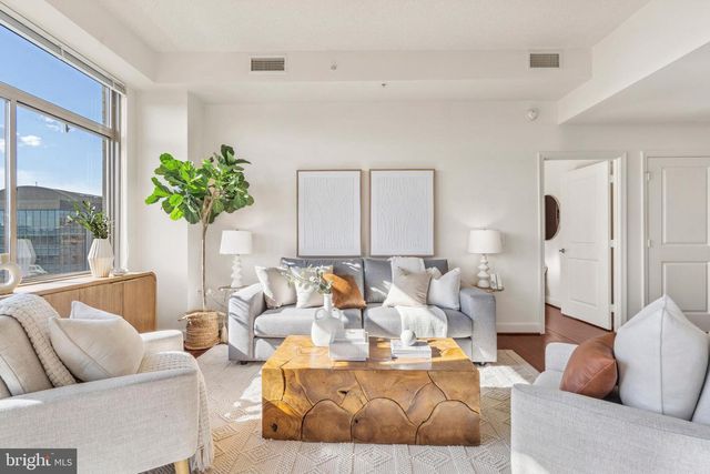 3650 S GLEBE RD #1050, Arlington, VA 22202