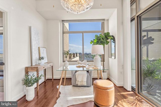 3650 S GLEBE RD #1050, Arlington, VA 22202