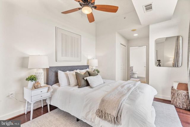 3650 S GLEBE RD #1050, Arlington, VA 22202