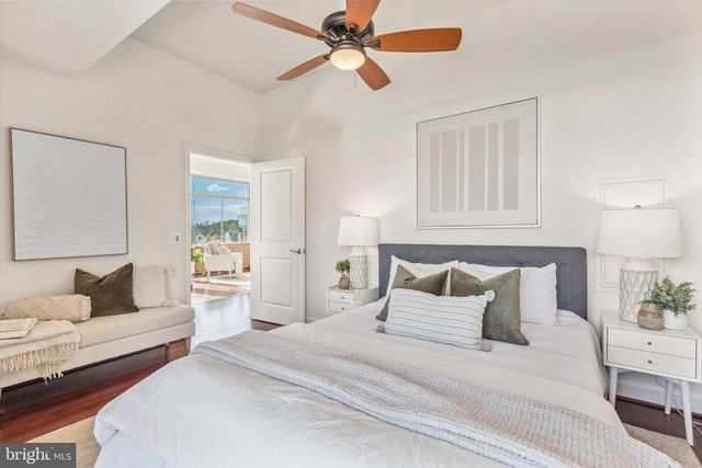 3650 S GLEBE RD #1050, Arlington, VA 22202