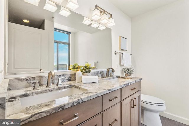 3650 S GLEBE RD #1050, Arlington, VA 22202