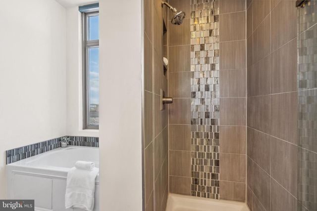 3650 S GLEBE RD #1050, Arlington, VA 22202