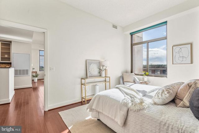 3650 S GLEBE RD #1050, Arlington, VA 22202