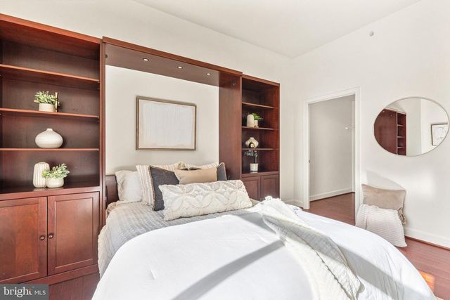 3650 S GLEBE RD #1050, Arlington, VA 22202