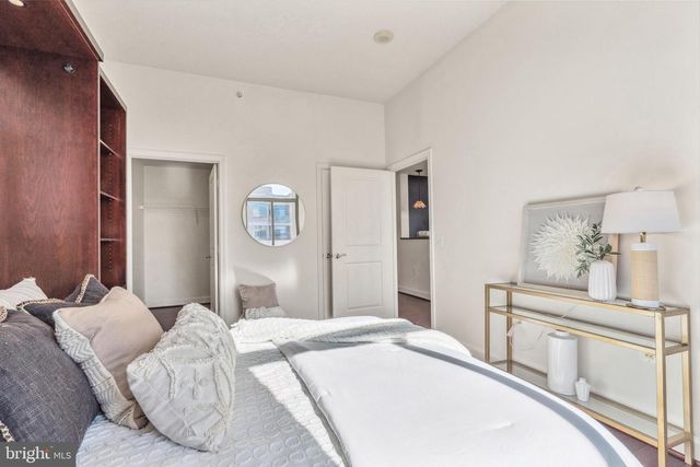 3650 S GLEBE RD #1050, Arlington, VA 22202