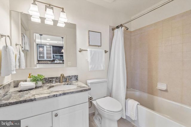 3650 S GLEBE RD #1050, Arlington, VA 22202