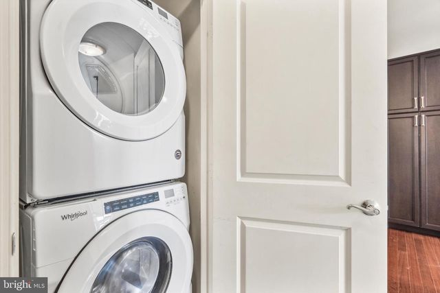 3650 S GLEBE RD #1050, Arlington, VA 22202