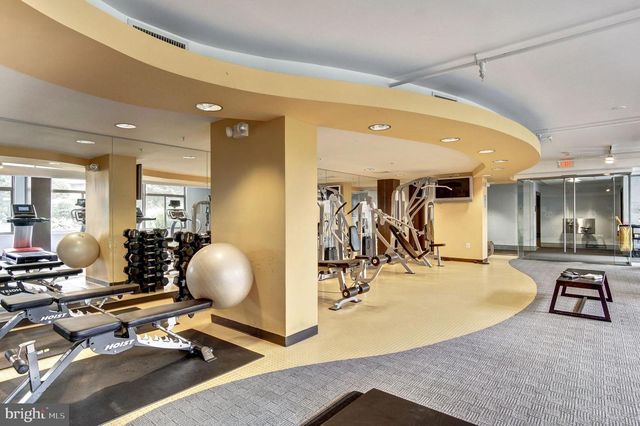 3650 S GLEBE RD #1050, Arlington, VA 22202