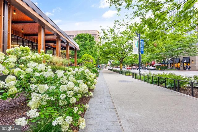 3650 S GLEBE RD #1050, Arlington, VA 22202