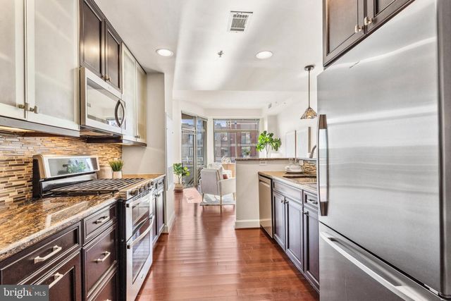 3650 S GLEBE RD #1050, Arlington, VA 22202