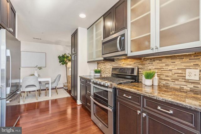 3650 S GLEBE RD #1050, Arlington, VA 22202