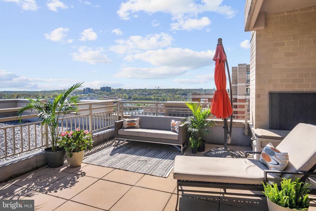 3650 S GLEBE RD #1050, Arlington, VA 22202