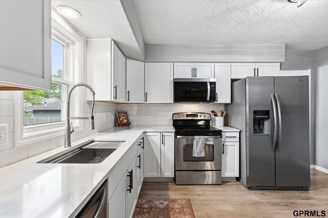 12063 Locust Street, Omaha, NE 68164