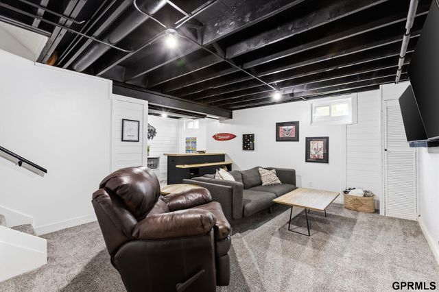 12063 Locust Street, Omaha, NE 68164