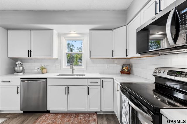 12063 Locust Street, Omaha, NE 68164