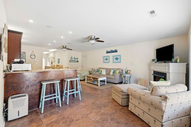 701 Hillside Ave. N, North Myrtle Beach, SC 29582