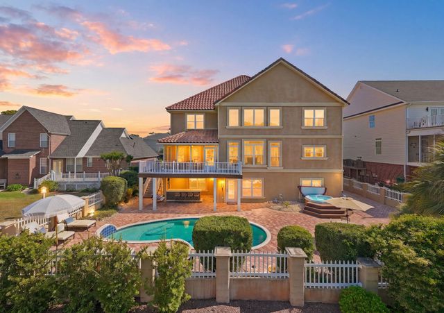 701 Hillside Ave. N, North Myrtle Beach, SC 29582