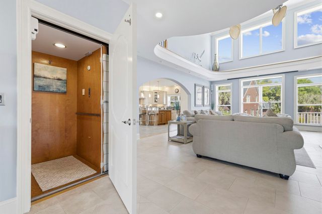 701 Hillside Ave. N, North Myrtle Beach, SC 29582