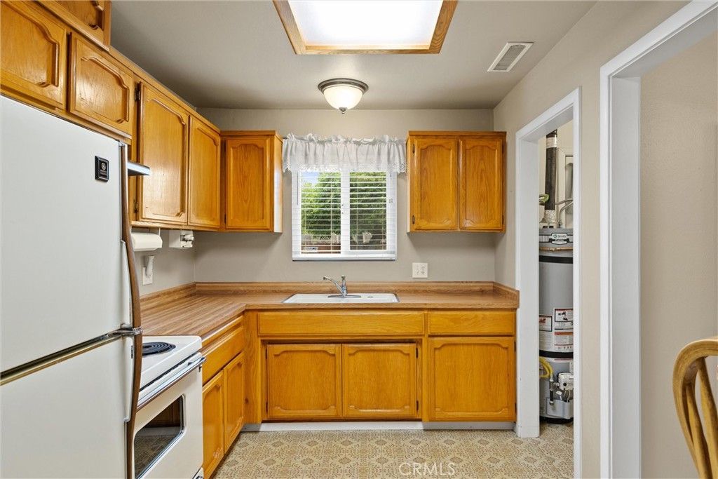Image 16 of property listing at 33 La Cresenta, Oroville, CA 95965