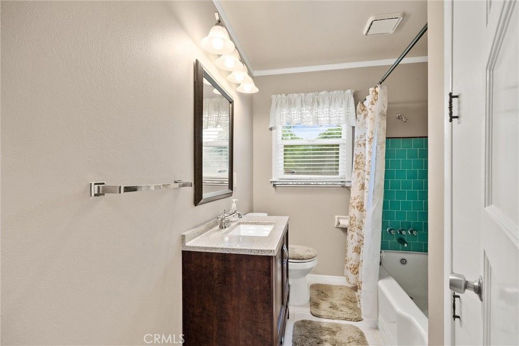 Image 23 of property listing at 33 La Cresenta, Oroville, CA 95965