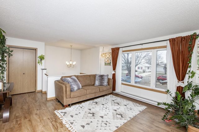 2008 5th Avenue E, West Fargo, ND 58078