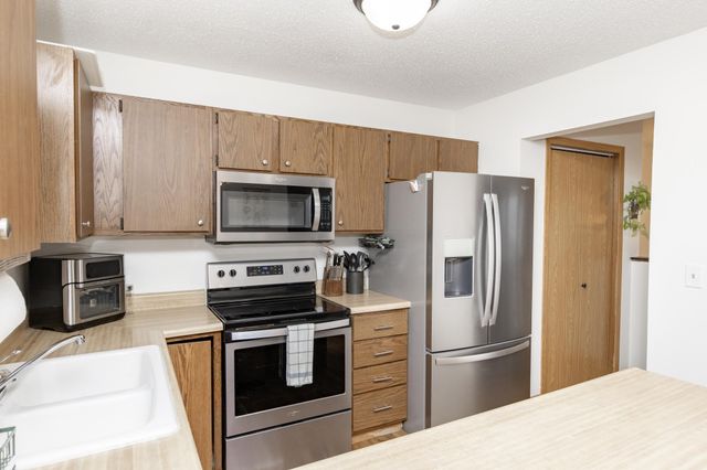 2008 5th Avenue E, West Fargo, ND 58078