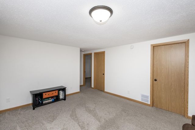 2008 5th Avenue E, West Fargo, ND 58078