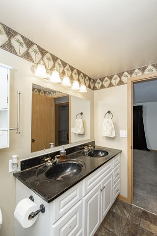 2008 5th Avenue E, West Fargo, ND 58078