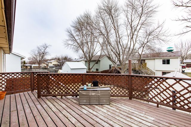 2008 5th Avenue E, West Fargo, ND 58078