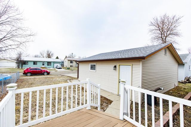 2008 5th Avenue E, West Fargo, ND 58078