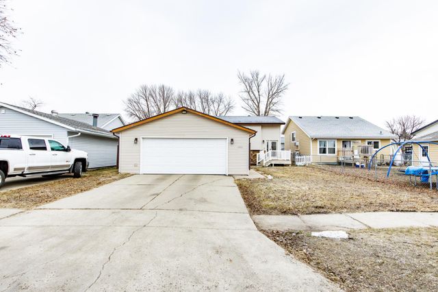 2008 5th Avenue E, West Fargo, ND 58078