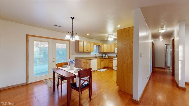 1284 River Road, Morgantown, WV 26501