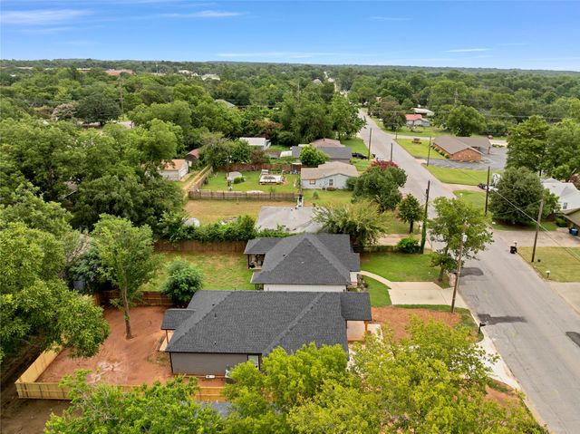 1027 W Coffin Street, Denison, TX 75020