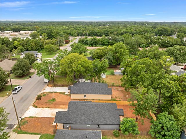 1027 W Coffin Street, Denison, TX 75020