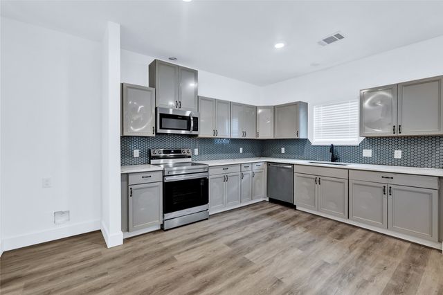 1027 W Coffin Street, Denison, TX 75020