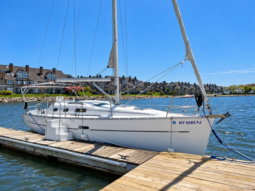 80 Half Moon Bay Marina Drive E-15, Croton-on-hudson, NY 10520 — exterior