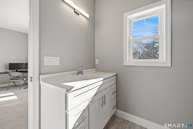 180 South Washington Street 7, Plainville, CT 06062