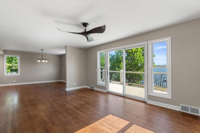 N39W27485 Hillside Grove ROAD, Pewaukee, WI 53072