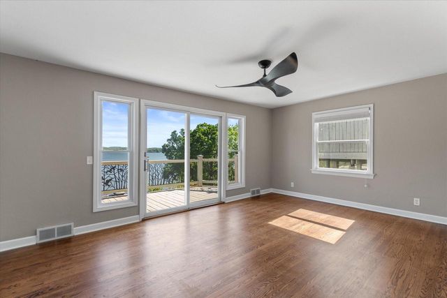 N39W27485 Hillside Grove ROAD, Pewaukee, WI 53072