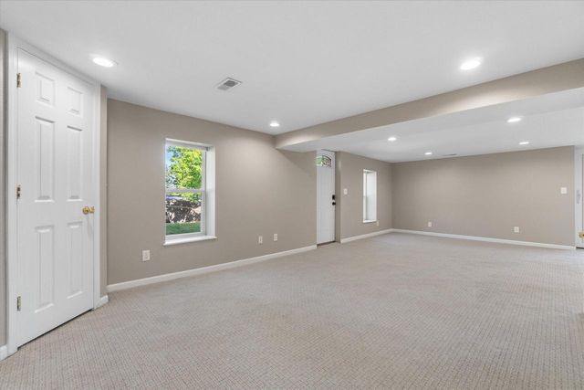 N39W27485 Hillside Grove ROAD, Pewaukee, WI 53072